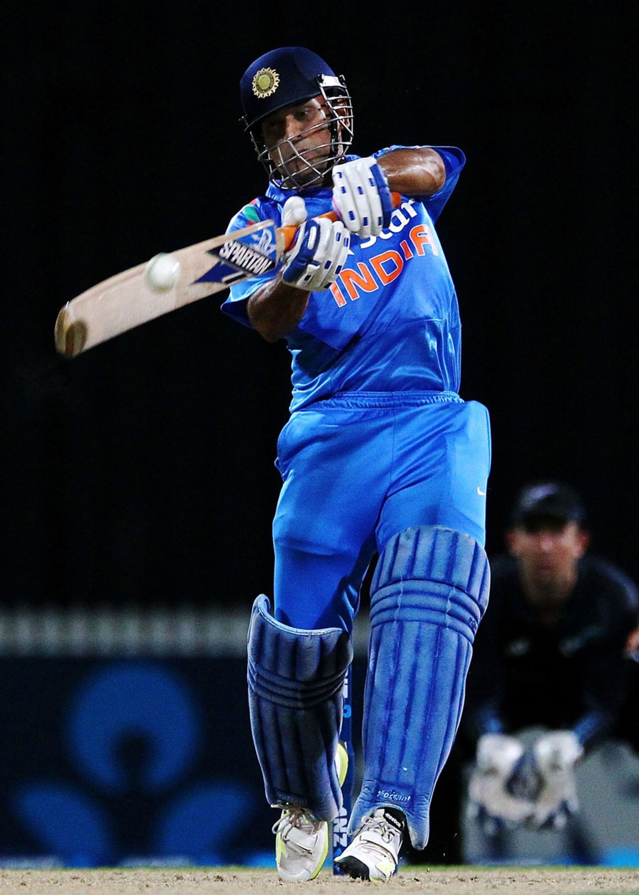 MS Dhoni lines up to play a pull shot, New Zealand v India, 2nd ODI, Hamilton, January 22, 2014