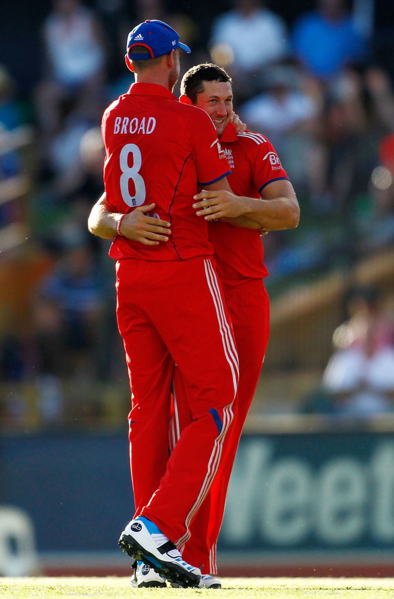 Tim Bresnan gets some love from Stuart Broad, Australia v England, 4th ODI, Perth, January 24, 2014