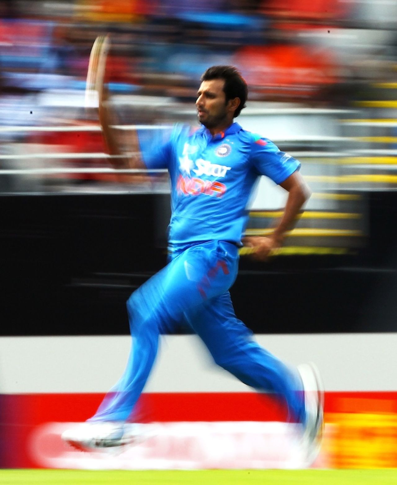 Mohammed Shami had a poor day despite taking two wickets, New Zealand v India, 3rd ODI, Auckland, January 25, 2014