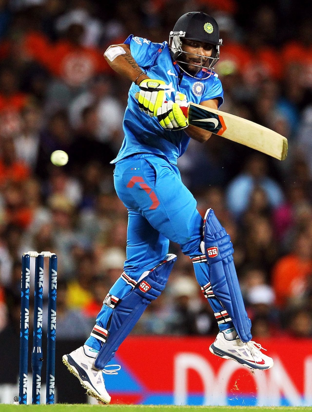 Ravindra Jadeja tucks one off his hips, New Zealand v India, 3rd ODI, Auckland, January 25, 2014