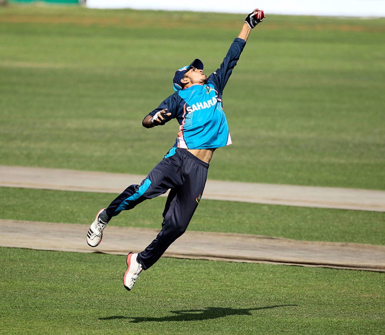 Nasir Hossain dives to take a catch during Bangladesh's training session, Dhaka, January 25, 2014