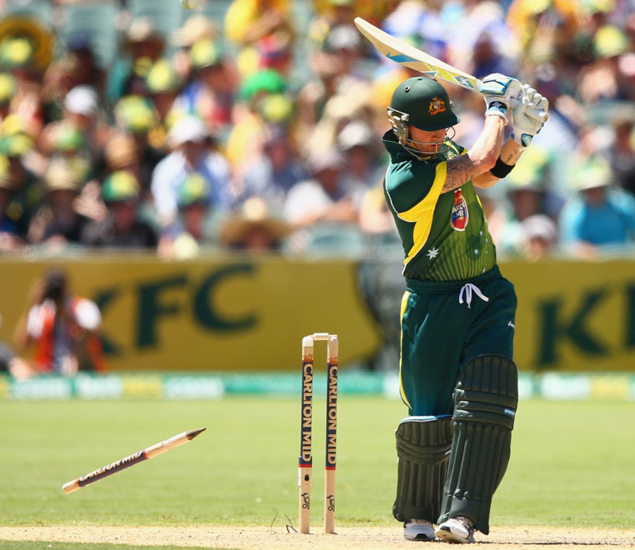 Michael Clarke loses his off stump, Australia v England, 5th ODI, Adelaide, January 26, 2014