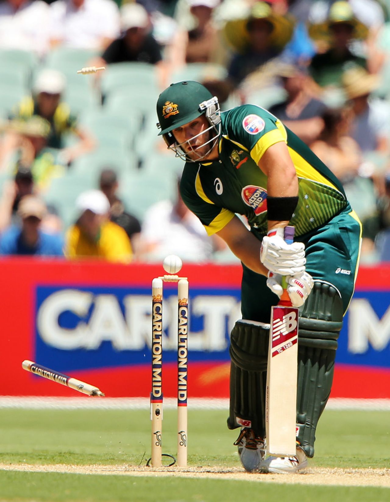 Aaron Finch was cleaned up by Stuart Broad, Australia v England, 5th ODI, Adelaide, January 26, 2014