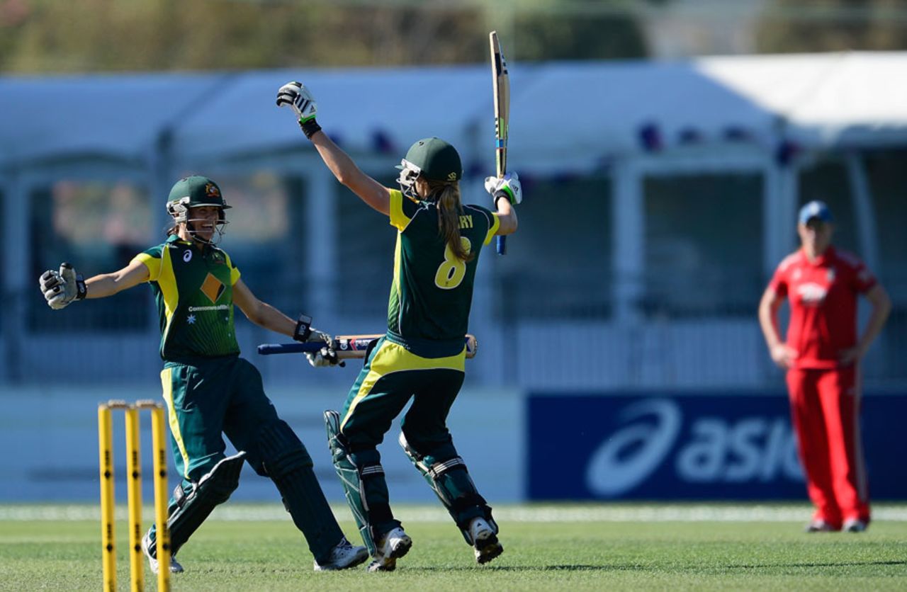 Erin Osborne and Ellyse Perry celebrate victory, Australia v England, 3rd ODI, Hobart, January 26, 2014