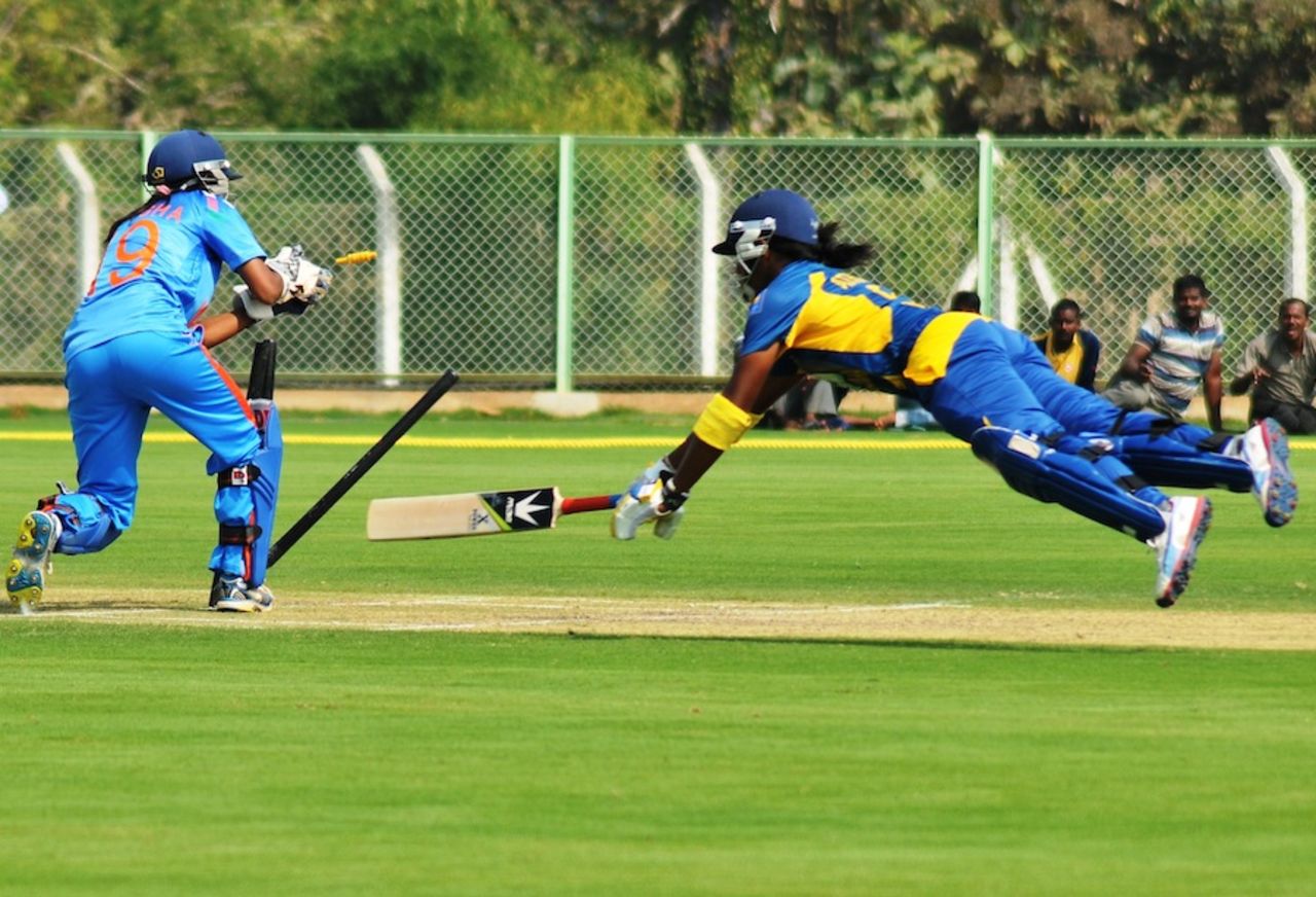 Chamari Atapattu was run out for 40, India v Sri Lanka, 2nd women's T20, Vizianagaram, January 26, 2014