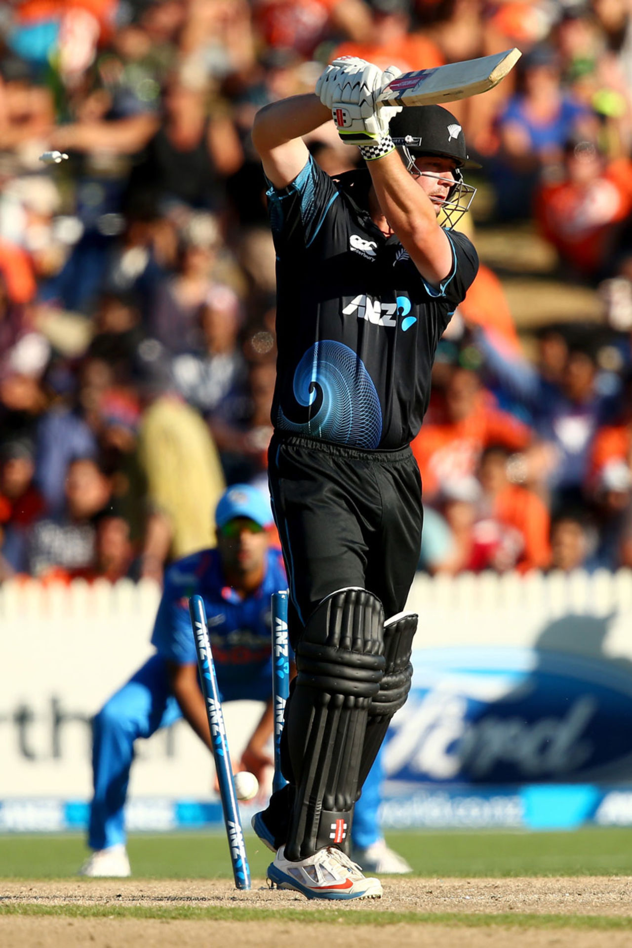 Jesse Ryder is bowled, New Zealand v India, 4th ODI, Hamilton, January 28, 2014