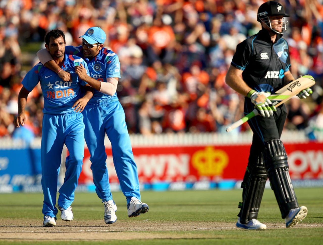 Mohammed Shami trapped Martin Guptill lbw, New Zealand v India, 4th ODI, Hamilton, January 28, 2014