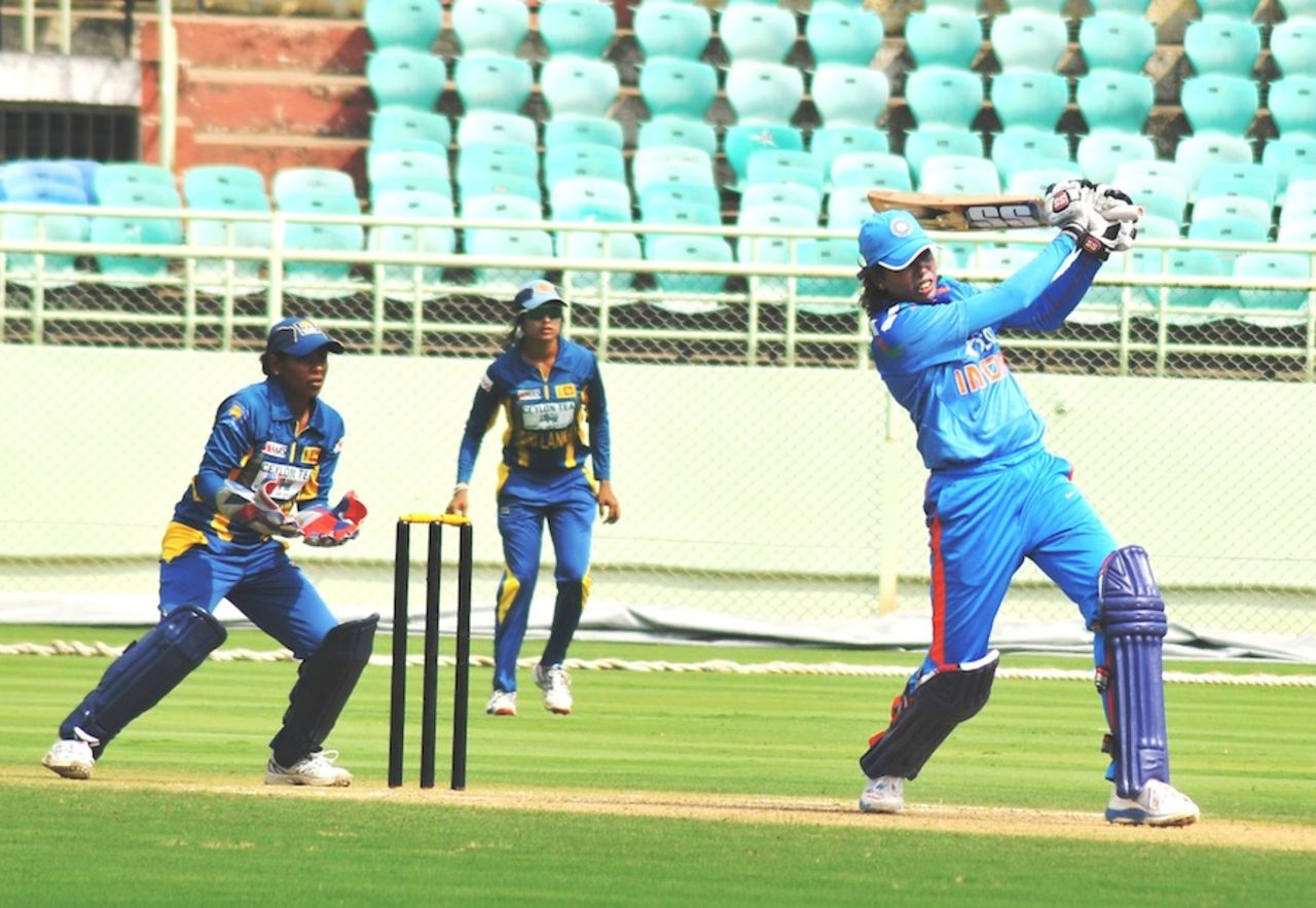Jhulan Goswami struck three sixes, India v Sri Lanka, 3rd women's T20, Visakhapatnam, January 28, 2014