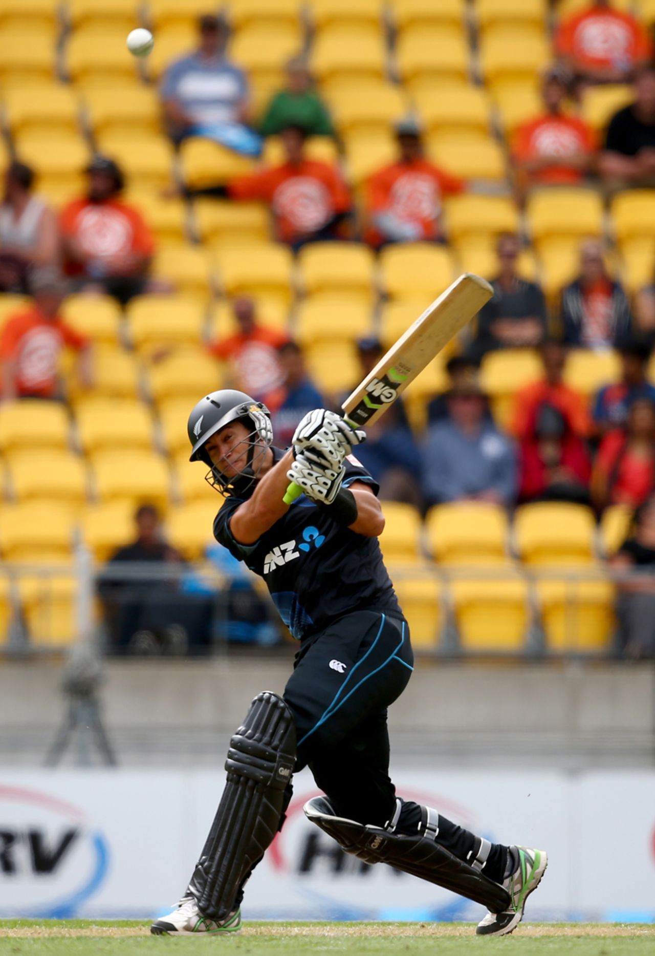 Ross Taylor hits through his favourite area, New Zealand v India, 5th ODI, Wellington, January 31, 2014