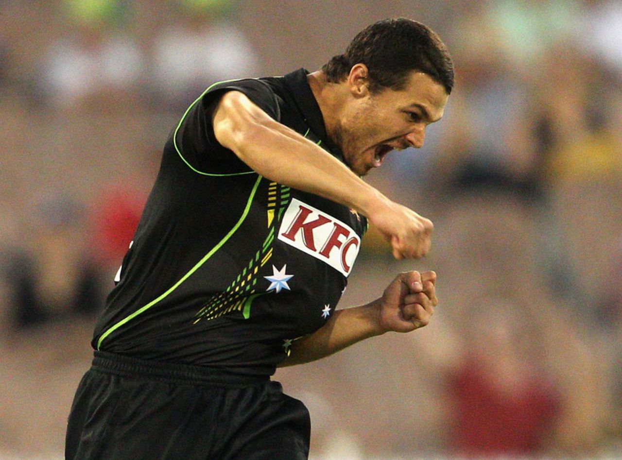 Nathan Coulter-Nile celebrates the wicket of Jos Buttler, Australia v England, 2nd T20, Melbourne, January 31, 2014