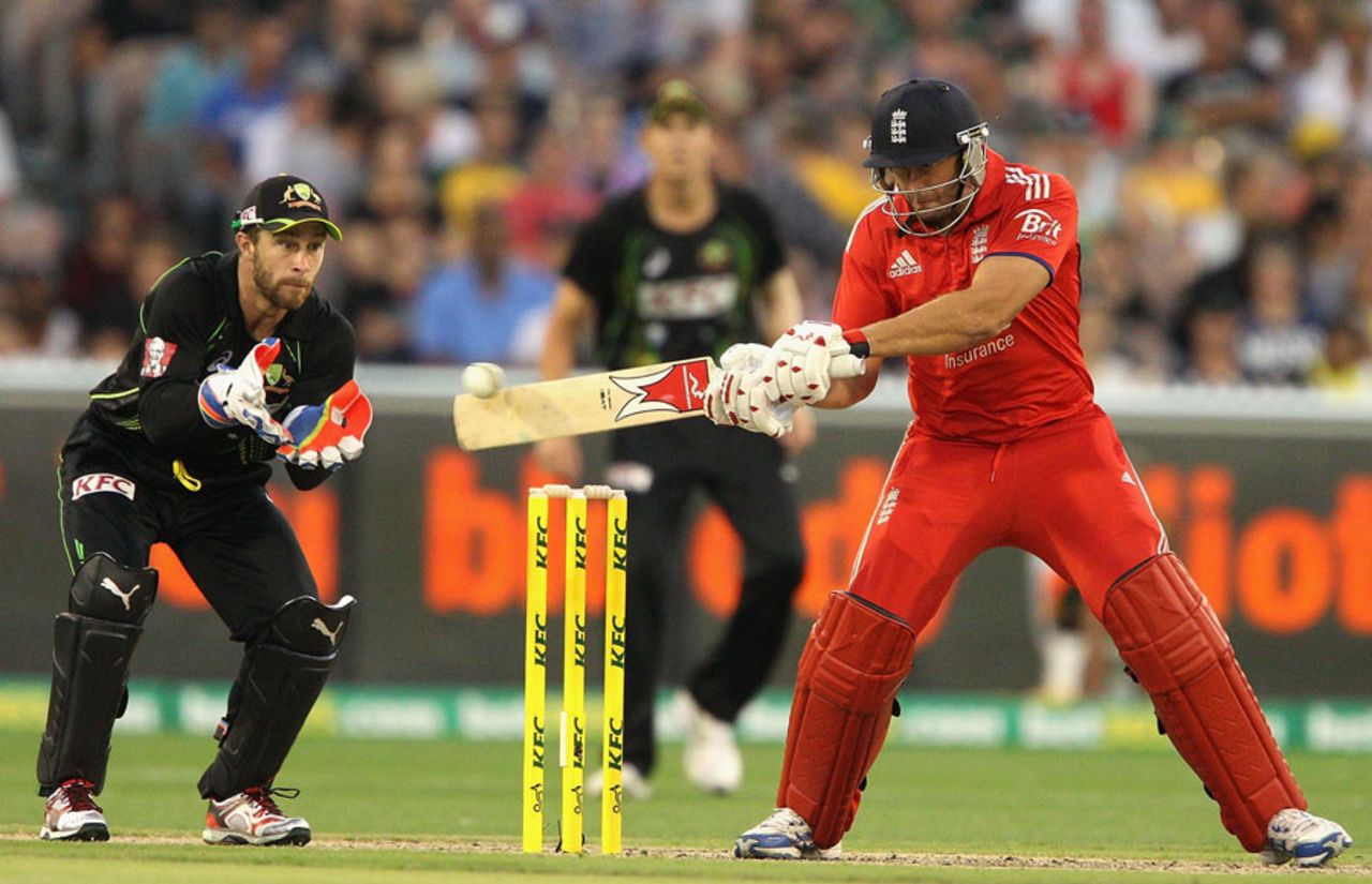 Tim Bresnan helped put on 34 for the ninth wicket, Australia v England, 2nd T20, Melbourne, January 31, 2014