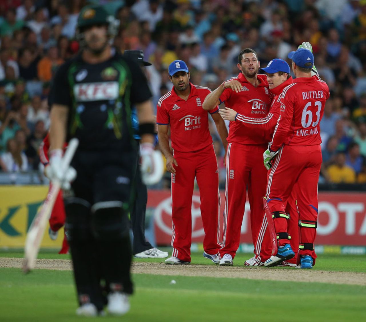 Tim Bresnan struck to remove Aaron Finch, Australia v England, 2nd T20, Sydney, February, 2, 2014