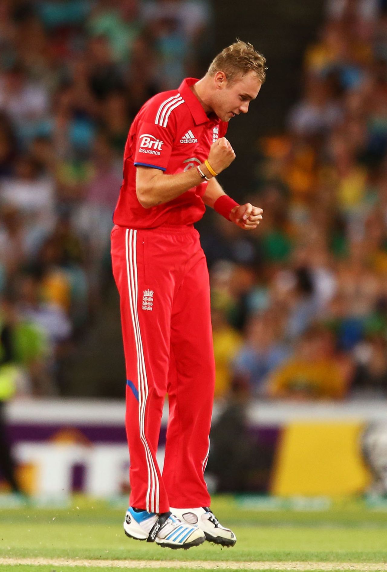Stuart Broad hops in delight at dismissing Glenn Maxwell, Australia v England, 2nd T20, Sydney, February, 2, 2014