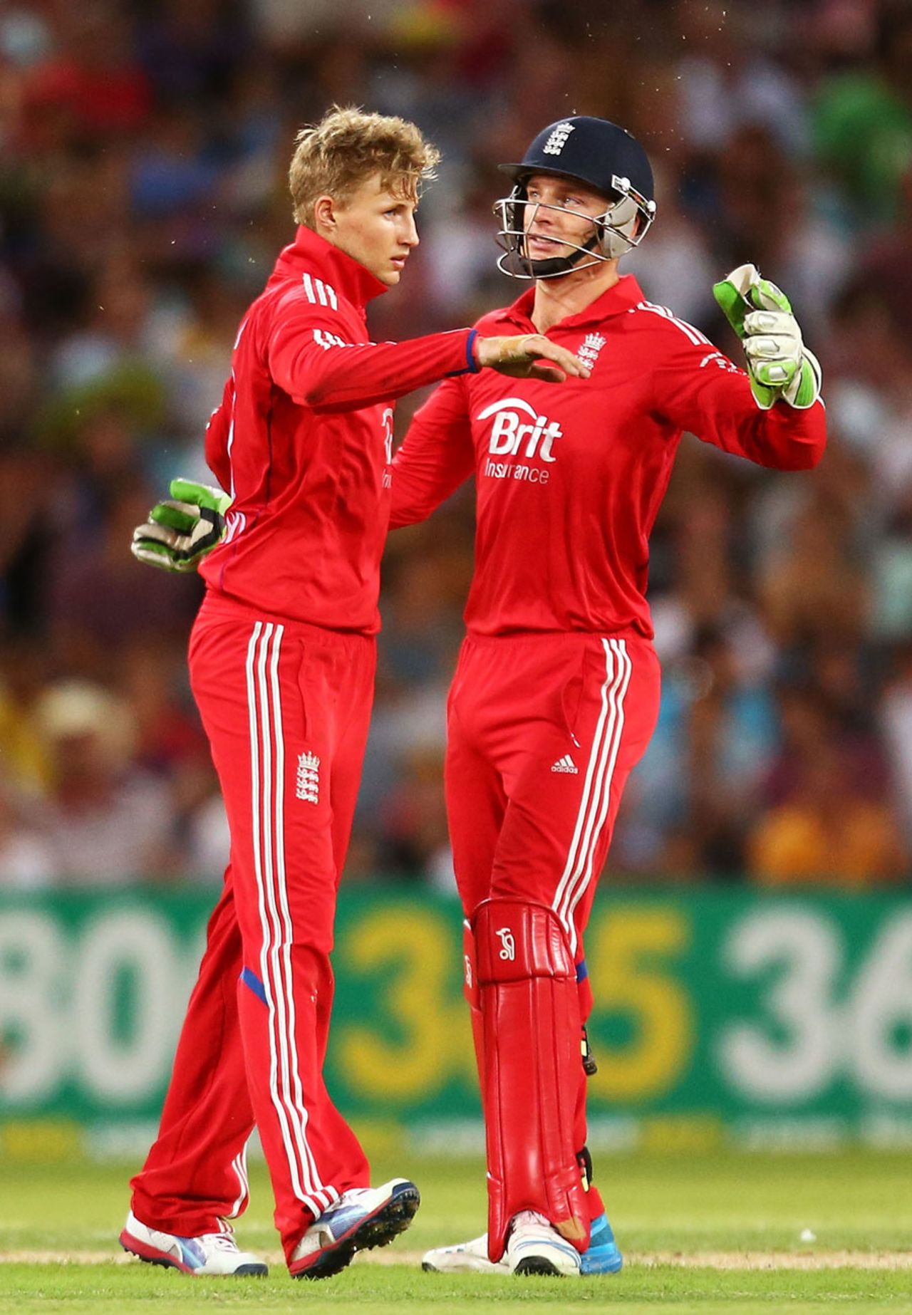 Joe Root took an impressive reflex catch, Australia v England, 2nd T20, Sydney, February, 2, 2014