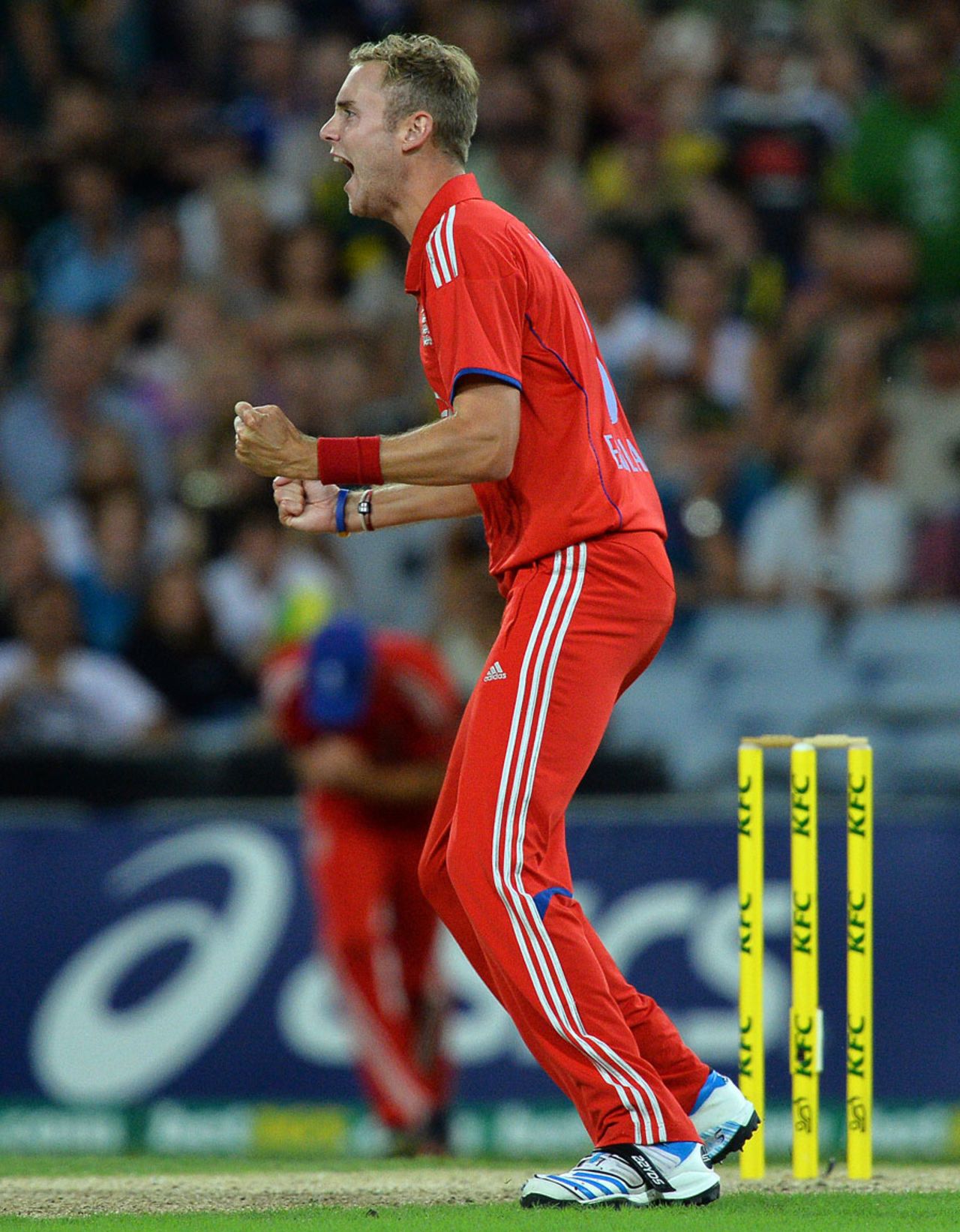 Stuart Broad picked up three wickets, Australia v England, 2nd T20, Sydney, February, 2, 2014