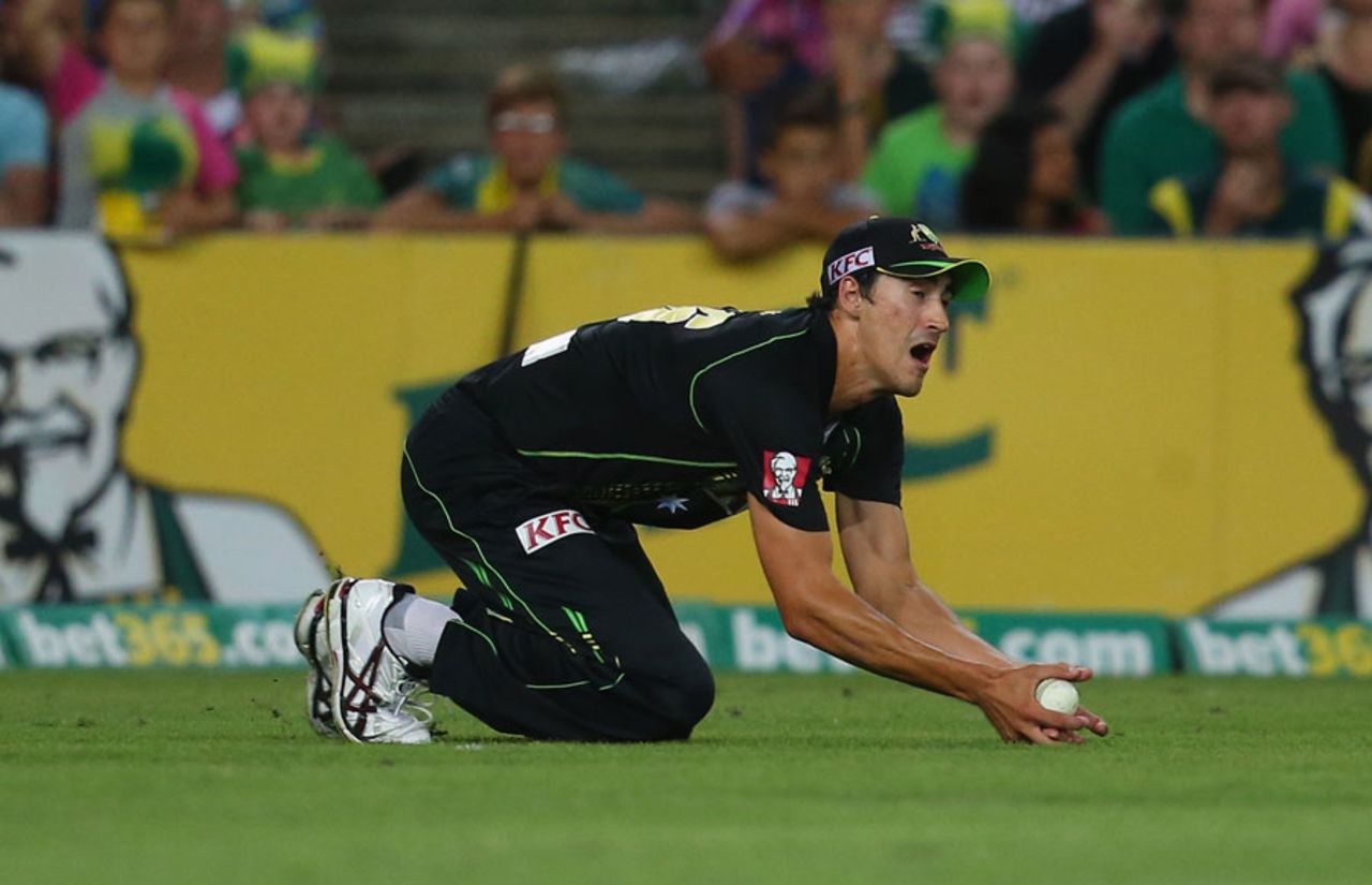 Mitchell Starc took a low catch to dismiss Eoin Morgan, Australia v England, 3rd T20, Sydney, February, 2 2014