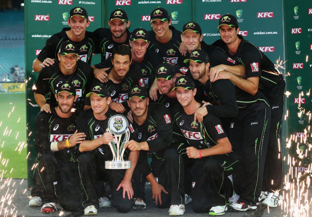 Australia celebrate their clean sweep of the T20s, Australia v England, 2nd T20, Sydney, February, 2, 2014