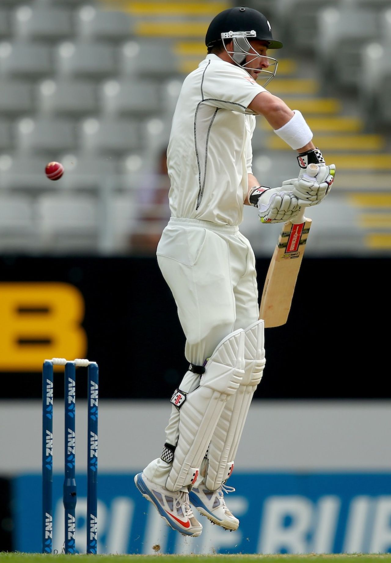 Hamish Rutherford gets off his toes, New Zealand v India, 1st Test, Auckland, 1st day, February 6, 2014