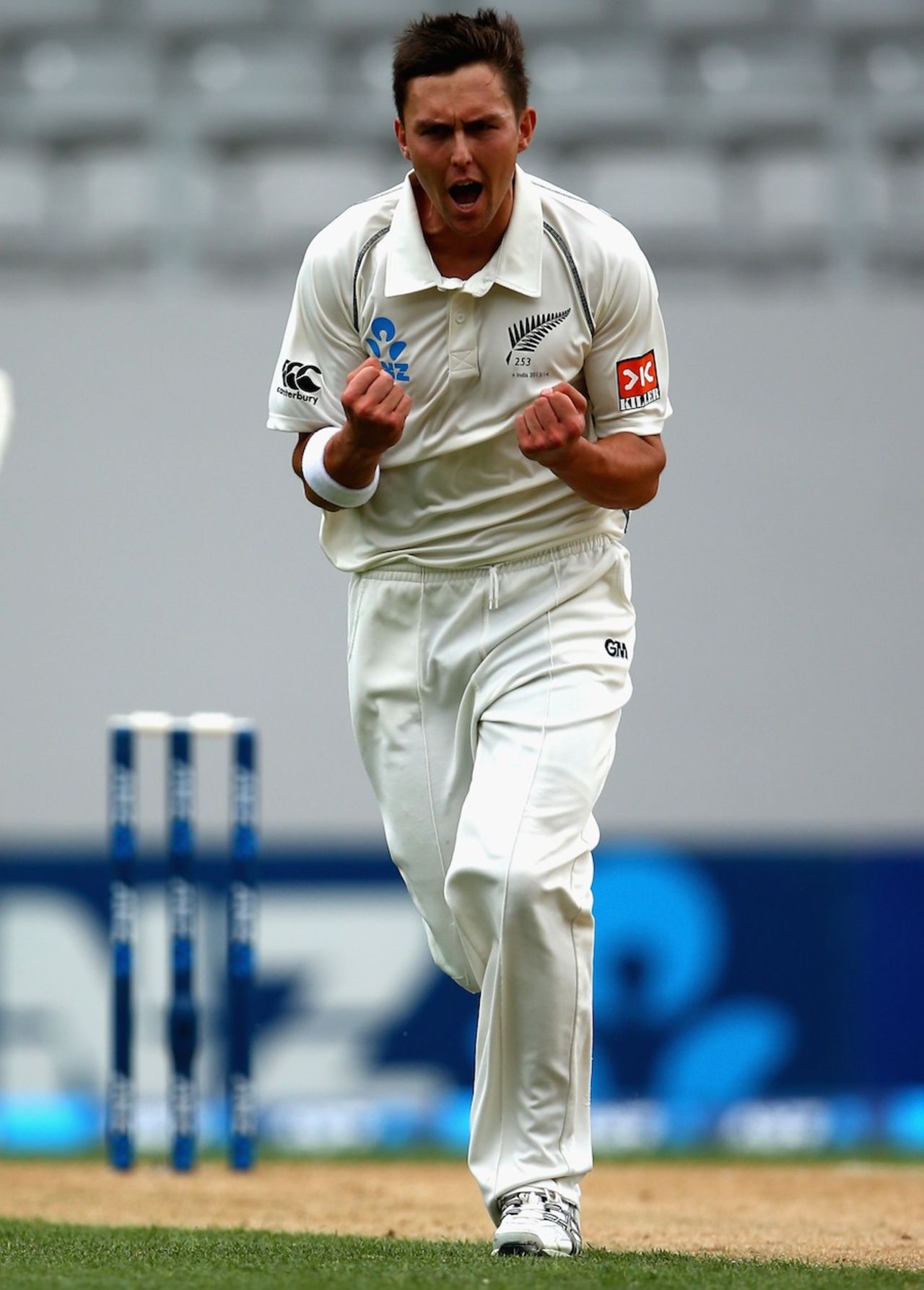 Trent Boult took two wickets in his first over, New Zealand v India, 1st Test, Auckland, 2nd day, February 7, 2014