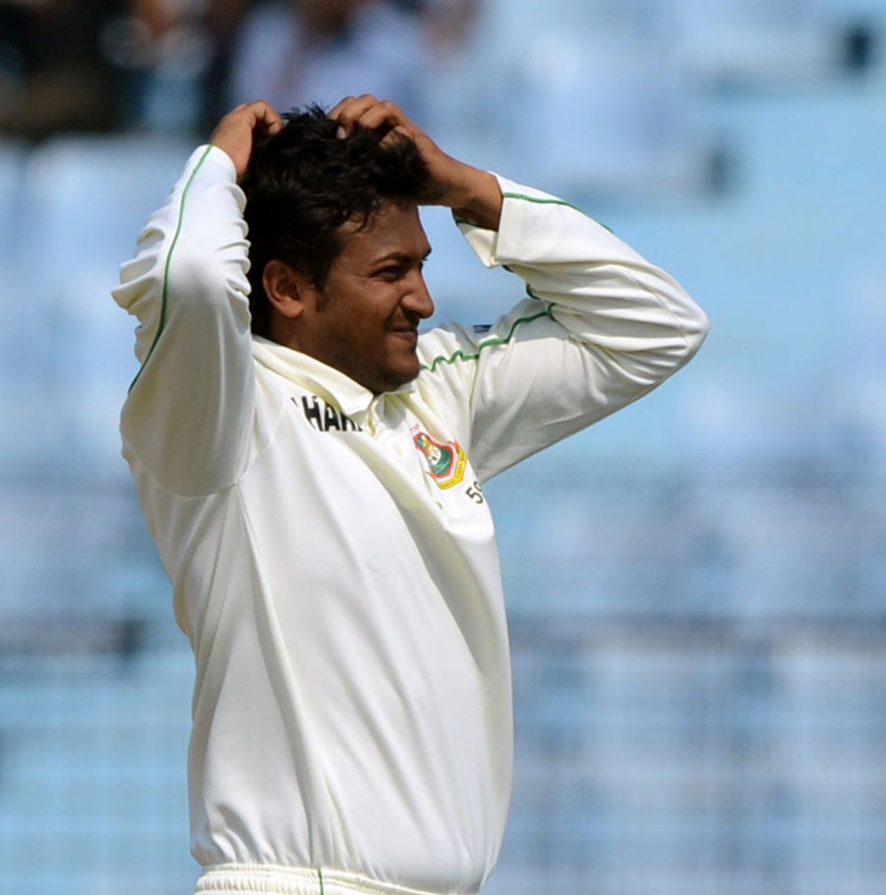 Shakib Al Hasan sports a frustrated look, Bangladesh v Sri Lanka, 2nd Test, Chittagong, 4th day, February 7, 2014