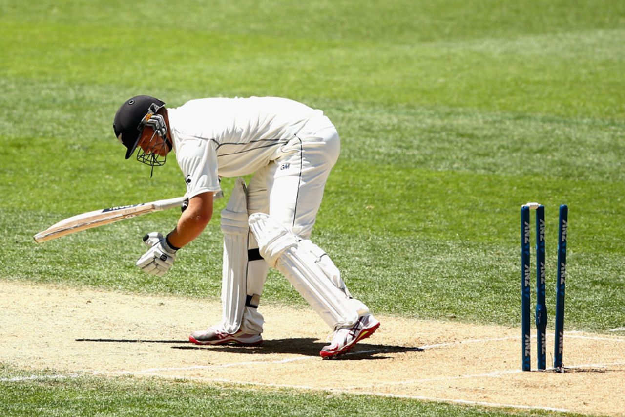 Corey Anderson is bowled, New Zealand v India, 1st Test, Auckland, 3rd day, February 8, 2014