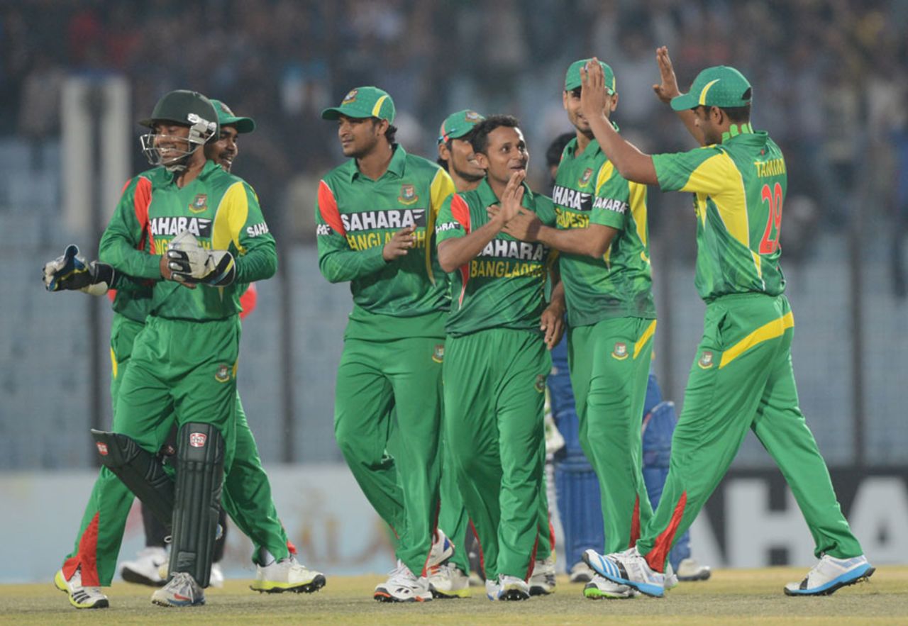 Arafat Sunny picked up a wicket in his first over on debut, Bangladesh v Sri Lanka, 1st T20, Chittagong, February 12, 2014