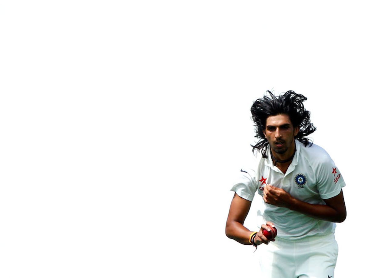 Ishant Sharma runs in with the sight-screen in the background, New Zealand v India, 2nd Test, Wellington, February 14, 2014