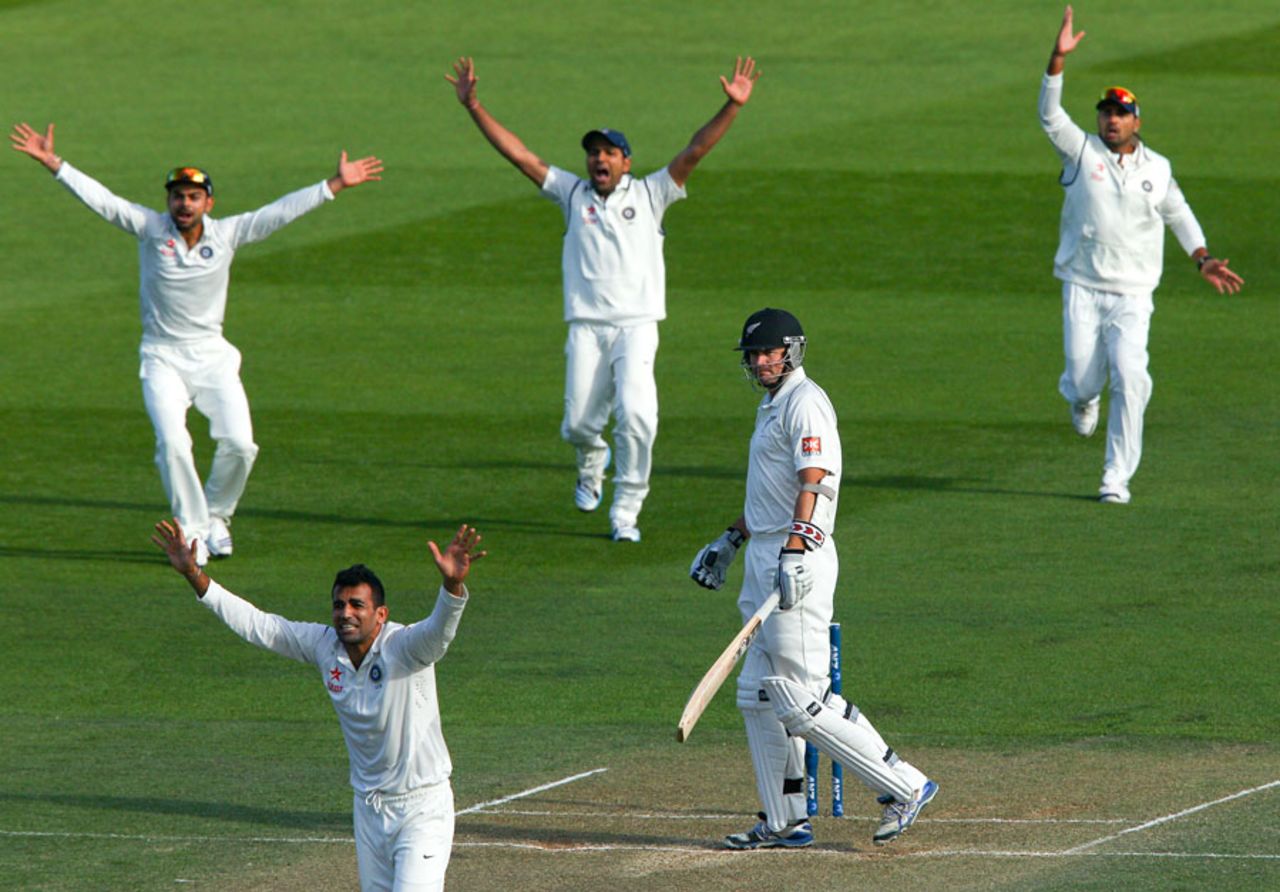 The Indian players appeal for the wicket of Peter Fulton, New Zealand v India, 2nd Test, 2nd day, Wellington, February 15, 2014