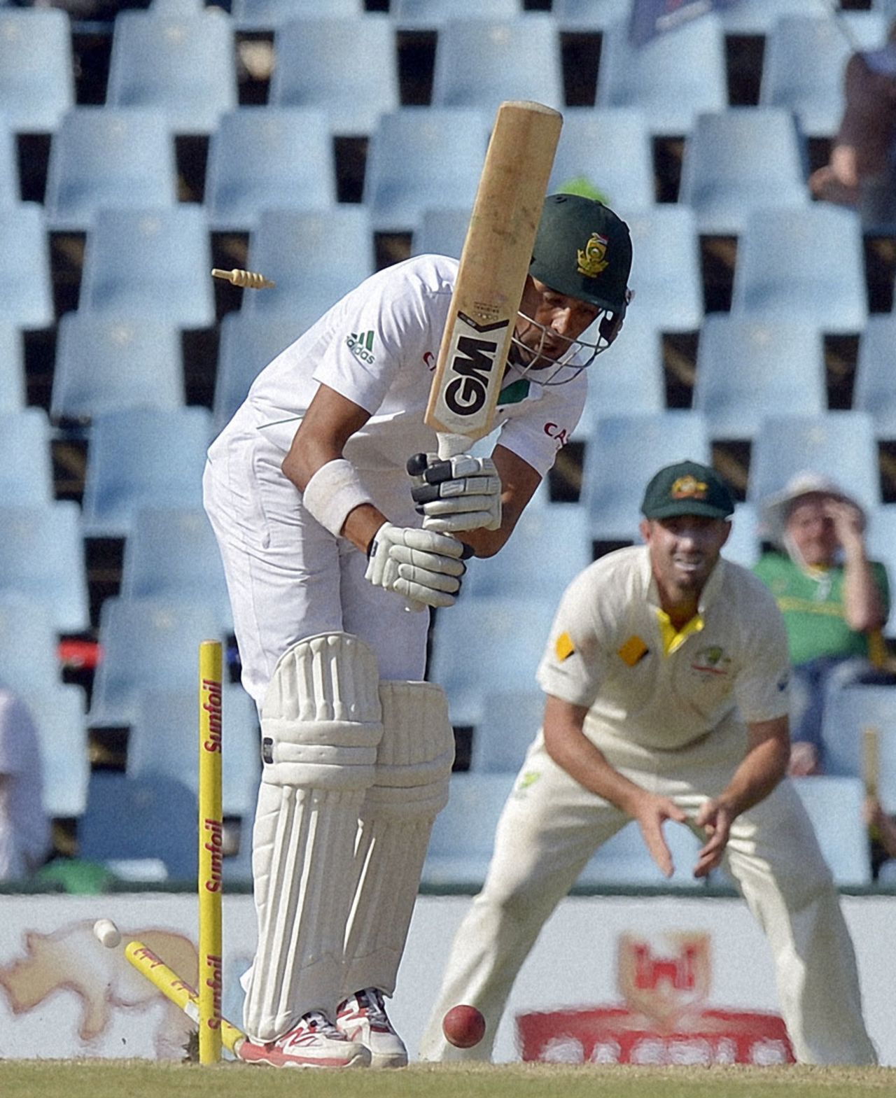 Robin Peterson was bowled by one that kept low, South Africa v Australia, 1st Test, Centurion, 4th day, February 15, 2014