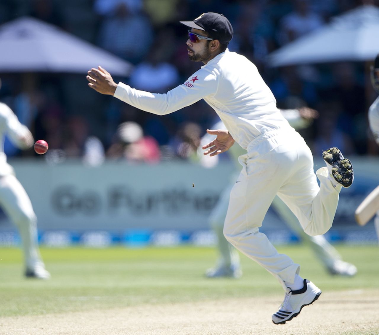 Virat Kohli dropped Brendon McCullum at silly mid-on, New Zealand v India, 2nd Test, 3rd day, Wellington, February 16, 2014