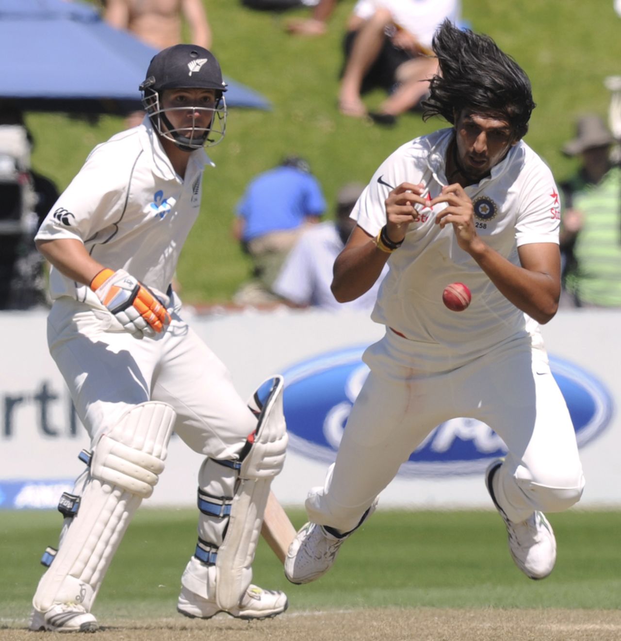 Ishant Sharma dropped a return catch from Brendon McCullum and tripped over , New Zealand v India, 2nd Test, 3rd day, Wellington, February 16, 2014