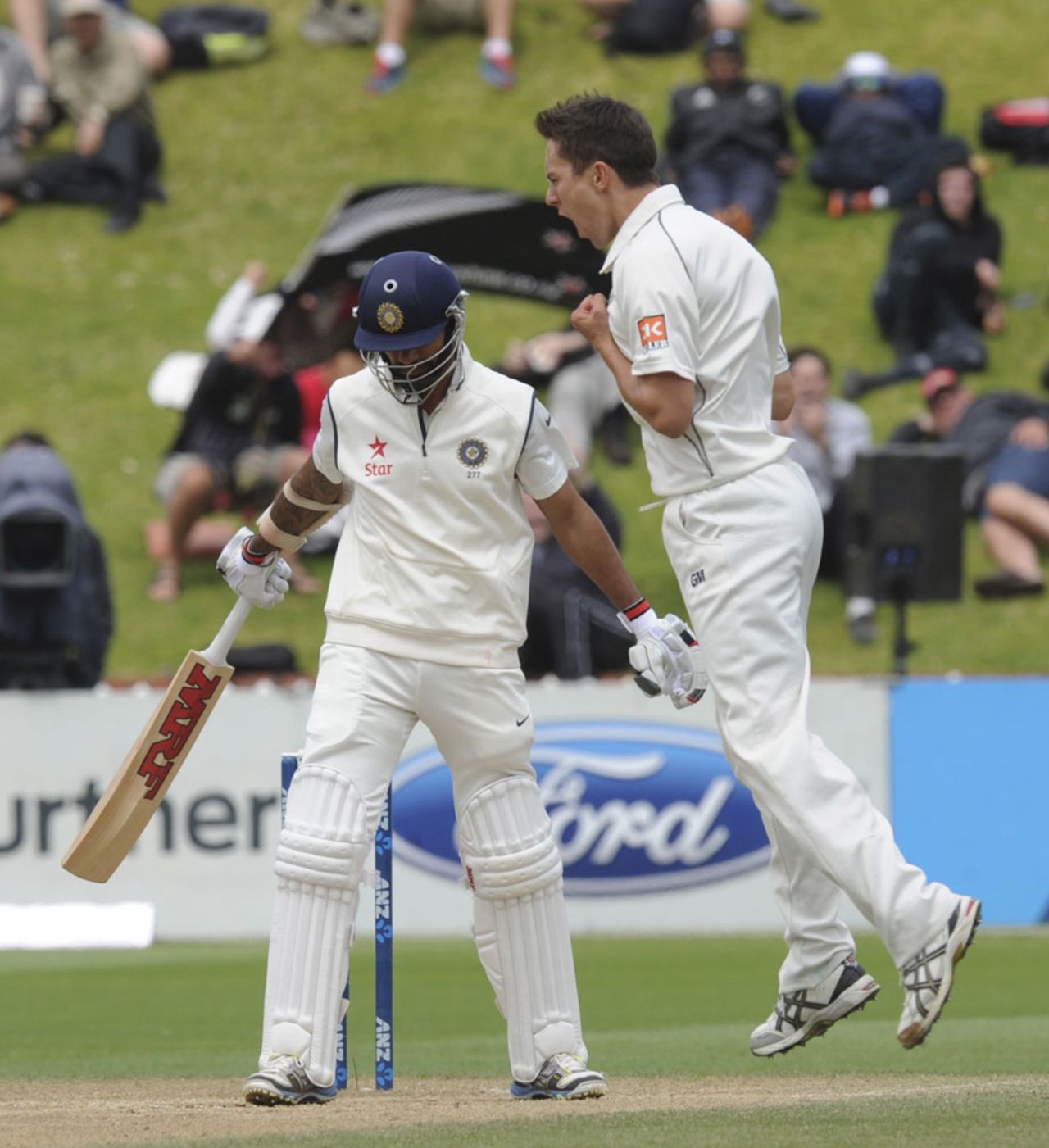 Trent Boult trapped Shikhar Dhawan lbw, New Zealand v India, 2nd Test, Wellington, 5th day, February 18, 2014