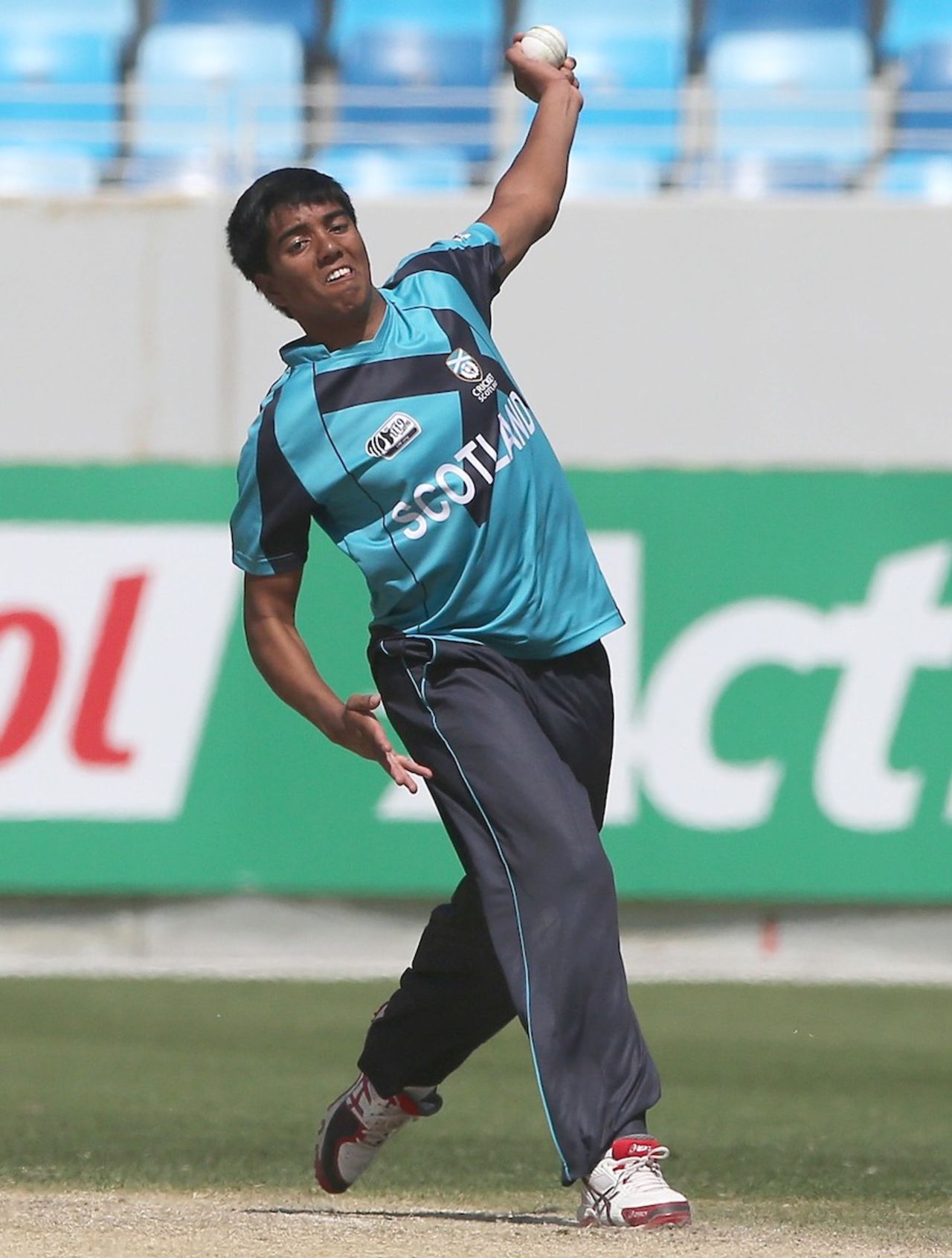 Chayank Gosain in delivery stride, India Under-19s v Scotland Under-19s, Under-19 World Cup, Dubai, February 17, 2014