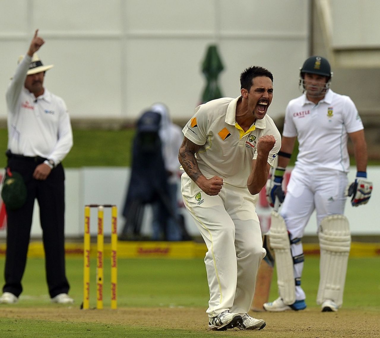 Mitchell Johnson celebrates his first wicket, South Africa v Australia, 2nd Test, Port Elizabeth, 1st day, February 20, 2014