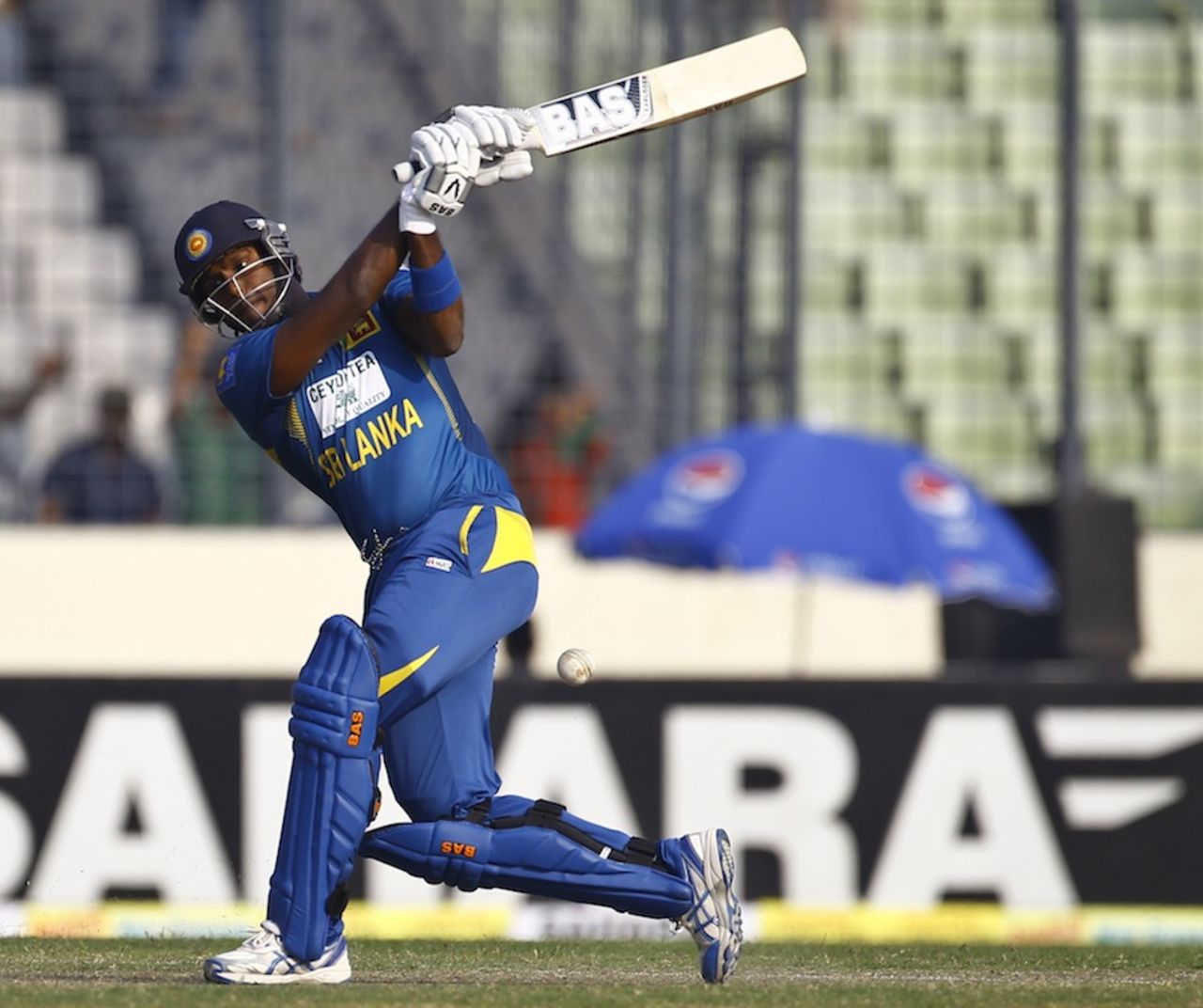 Angelo Mathews targets the leg side, Bangladesh v Sri Lanka, 2nd ODI, Mirpur, February 20, 2014