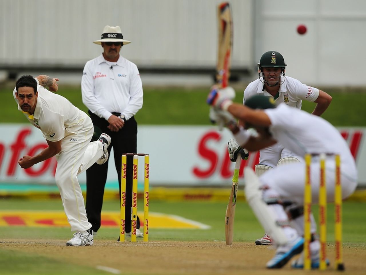 Mitchell Johnson sends down a bouncer, South Africa v Australia, 2nd Test, Port Elizabeth, 2nd day, February 21, 2014