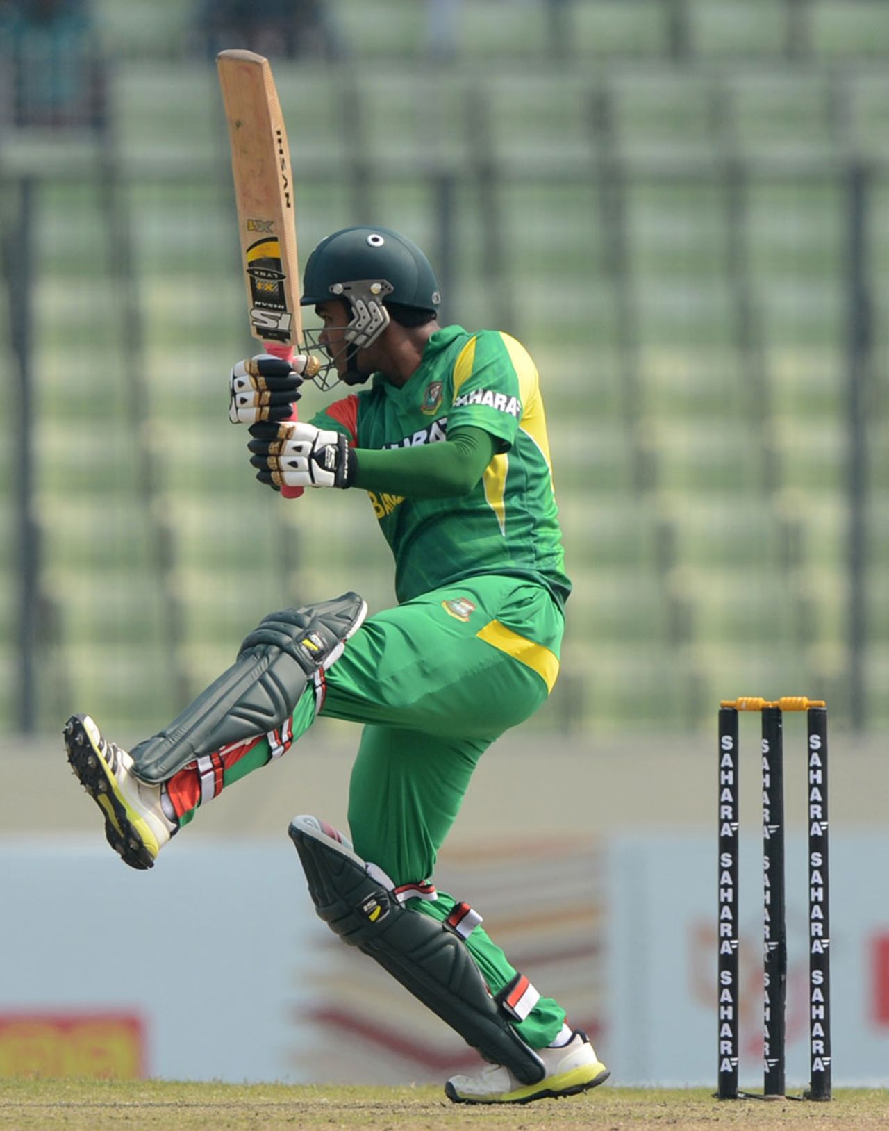 Shamsur Rahman cuts with one foot off the ground, Bangladesh v Sri Lanka, 3rd ODI, Mirpur, February 22, 2014