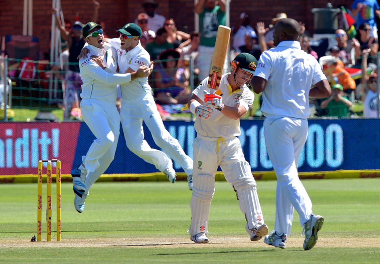 South Africa are elated with David Warner's dismissal, South Africa v Australia, 2nd Test, Port Elizabeth, 3rd day, February 22, 2014