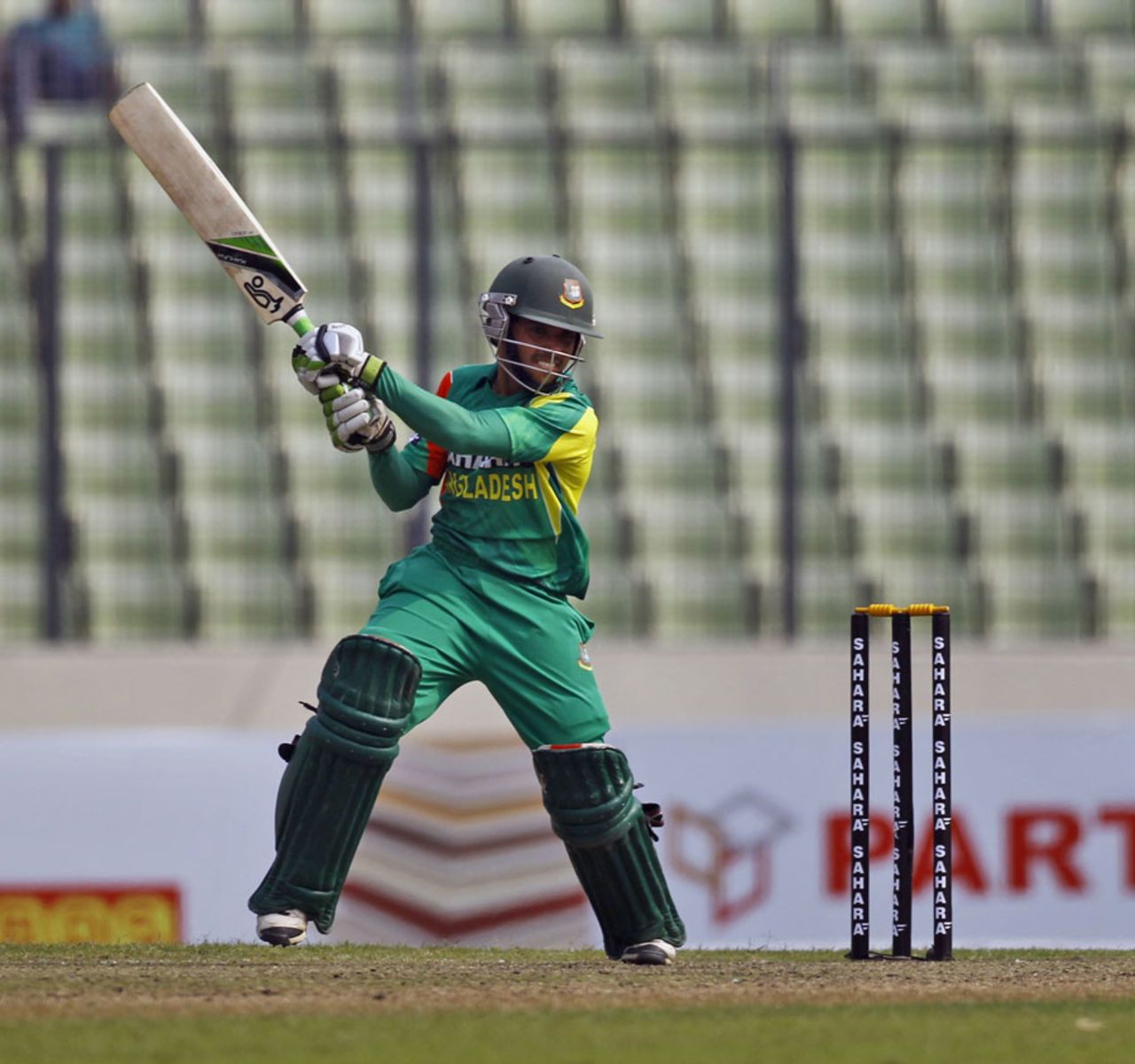 Mominul Haque attacks the off side, Bangladesh v Sri Lanka, 3rd ODI, Dhaka, February 22, 2014