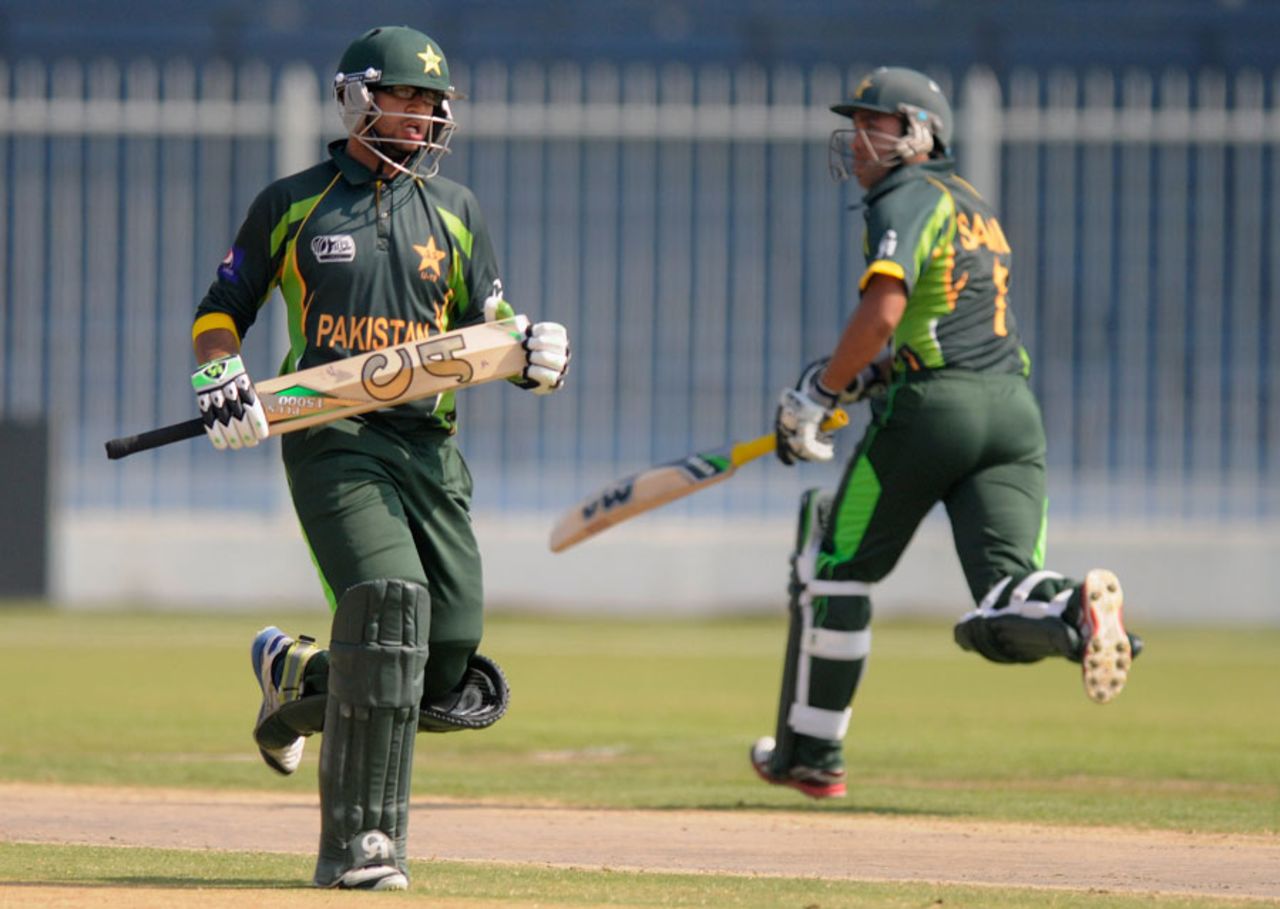 Imam-ul-Haq and Sami Aslam run between the wickets, Pakistan v Sri Lanka, quarter-final, Under-19 World Cup, Sharjah, February 22, 2014