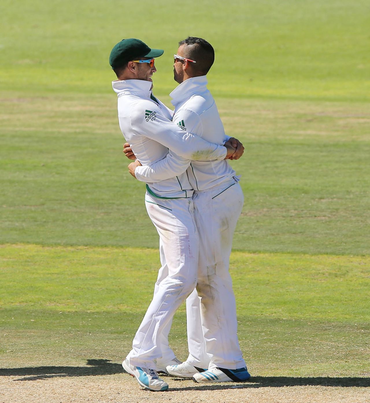JP Duminy picked up the crucial wicket of David Warner, South Africa v Australia, 2nd Test, Port Elizabeth, 4th day, February 23, 2014