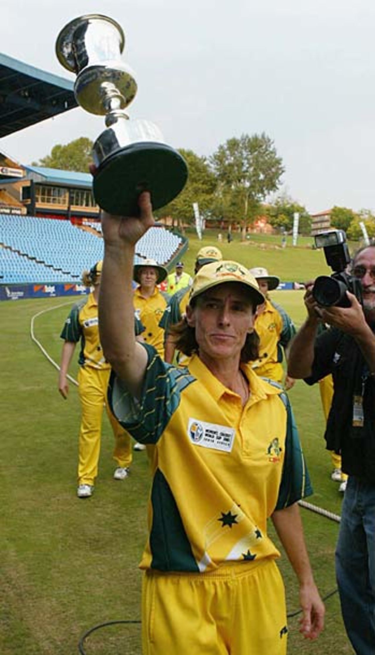 Belinda Clark with the World Cup, Australia v India, Women's World Cup final, Centurion, April 10, 2005