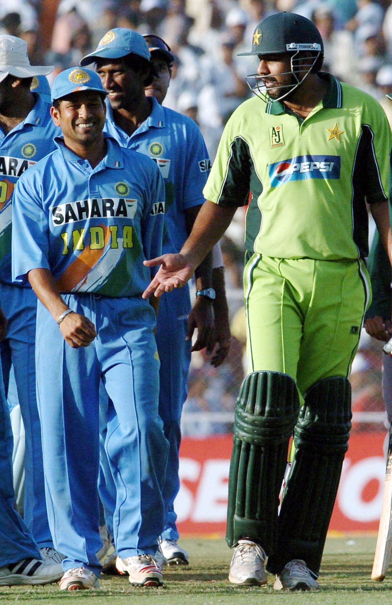 Inzamam-ul-Haq and Sachin Tendulkar walk off after Inzamam's 60 not out, 3rd ODI, Ahmedabad, April 12, 2005