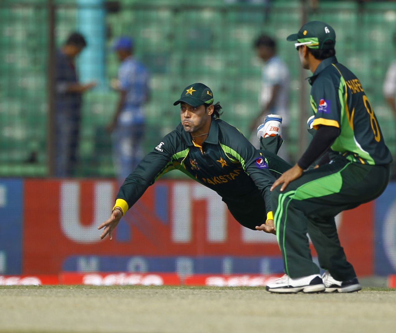 Anwar Ali dives trying to effect a run-out, Pakistan v Sri Lanka, Asia Cup, Fatullah, February 25, 2014