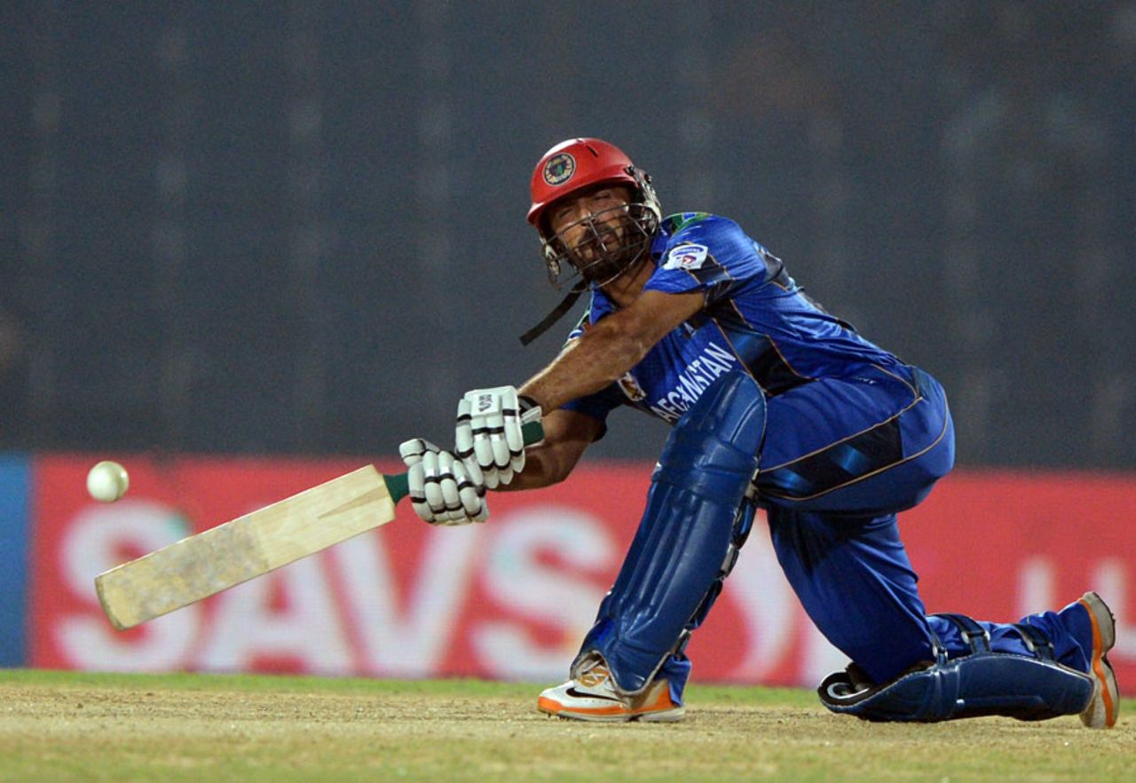 Nawroz Mangal goes for a big hit, Afghanistan v Pakistan, Asia Cup 2014, Fatullah, February 27, 2014