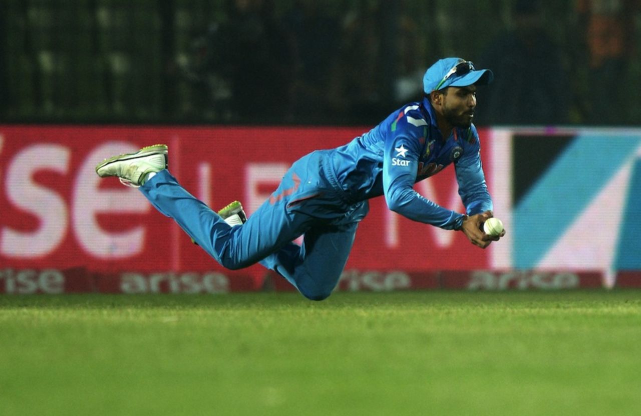 Ravindra Jadeja dropped a tough chance while running in, India v Sri Lanka, Asia Cup, Fatullah, February 28, 2014