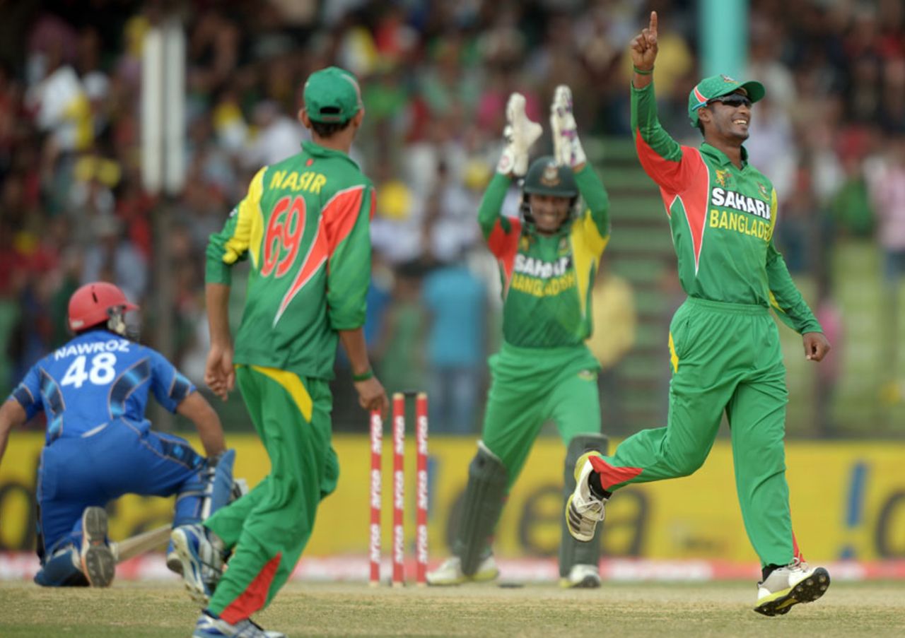 Naeem Islam celebrates after Nawroz Mangal is run-out, Bangladesh v Afghanistan, Asia Cup, Fatullah, March 1, 2014