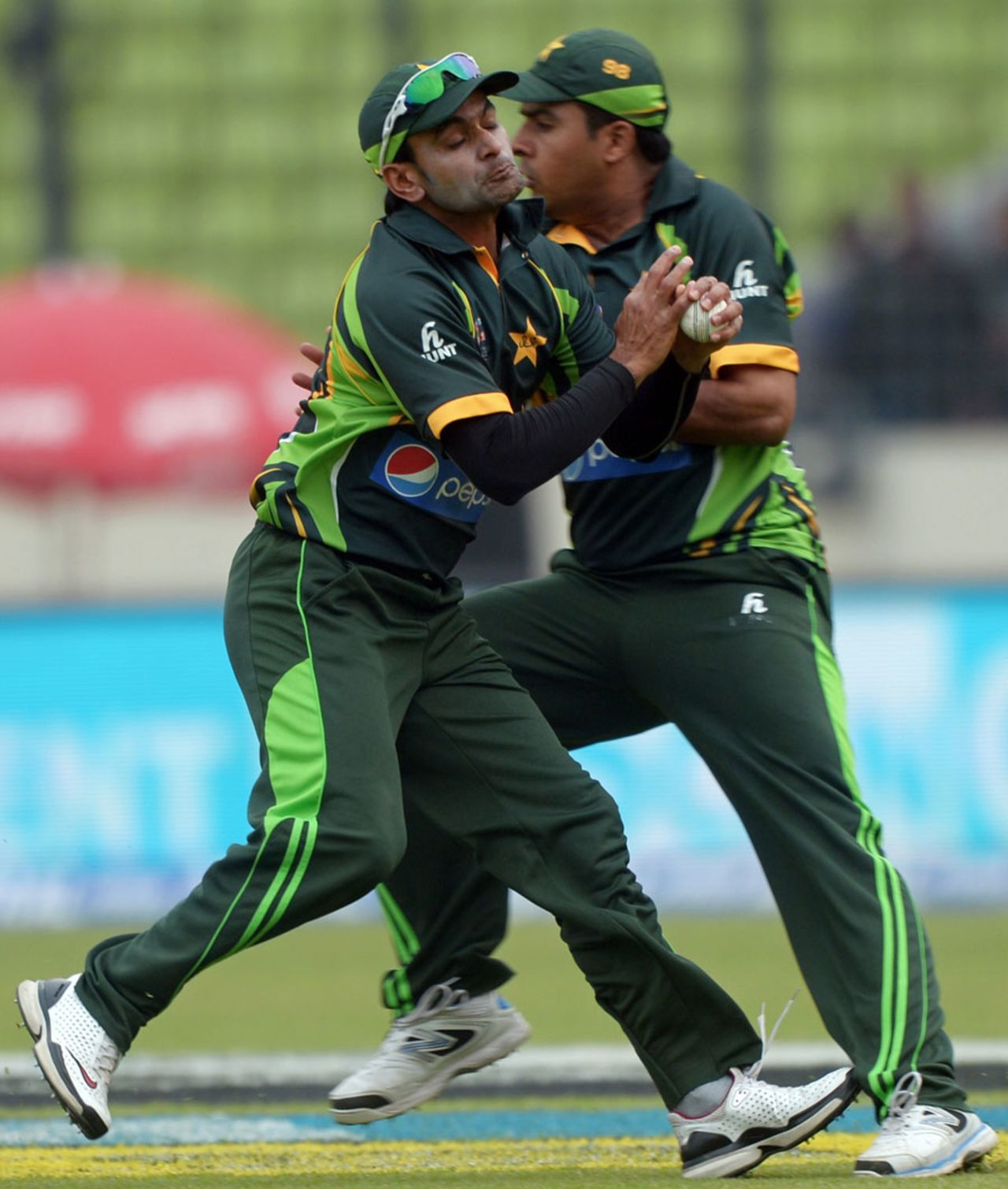 Mohammad Hafeez and Sharjeel Khan nearly collided while attempting a catch, India v Pakistan, Asia Cup, Mirpur, March 2, 2014