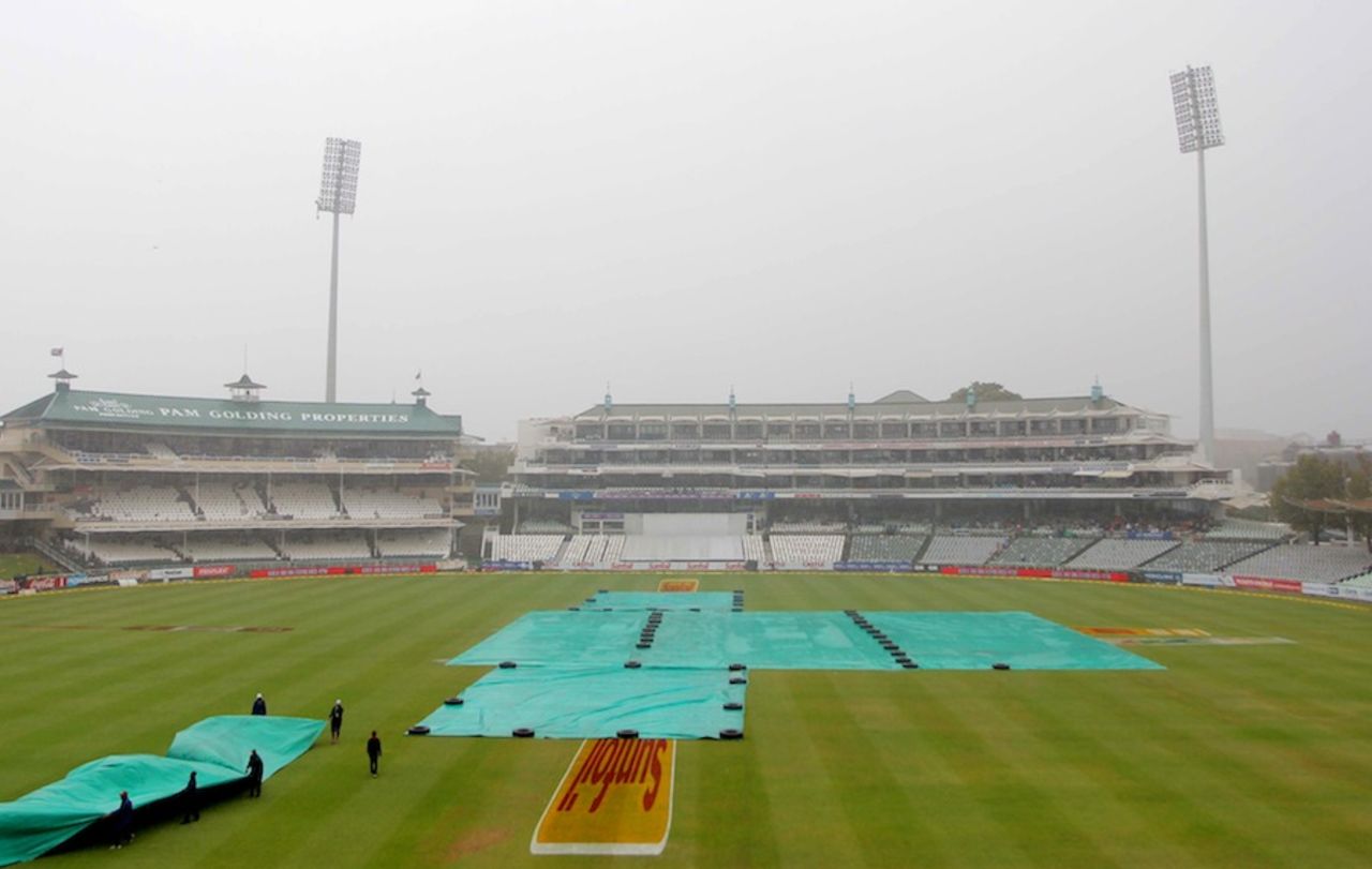 Heavy rain cut the day short at Newlands, South Africa v Australia, 3rd Test, Cape Town, 2nd day, March 2, 2014