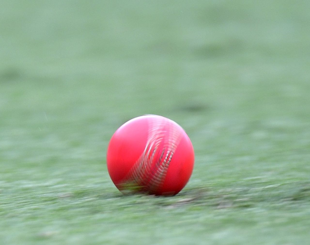 The pink ball rolls across the Gabba outfield, Queensland v Western Australia, Sheffield Shield, Brisbane, 1st day, March 3, 2014